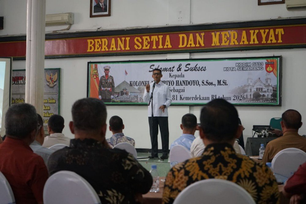 Kodim keluarga besar Kodim 0733/KS melalui kegiatan upacara, syukuran dan panggung prajurit di Aula Sudirman Makodim 0733/KS, Sabtu (23/8/2026).