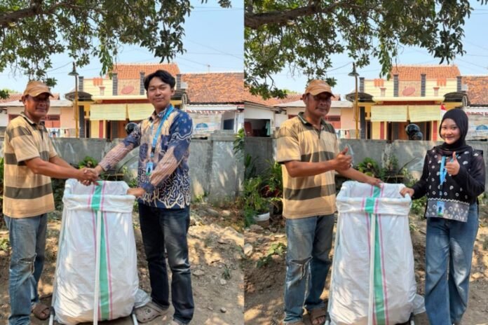 Tim Kuliah Kerja Nyata Universitas Diponegoro mengaktifkan kembali Bank Sampah RW 07 melalui program multidisiplin “Pilot RW Pengelolaan Sampah Rumah Tangga Wansel” di Kelurahan Wanarejan Selatan,