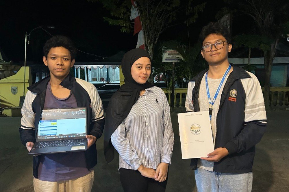 KKN UNDIP Mahasiswa KKN Tim II Universitas Diponegoro (Undip) yang bertugas di Desa Repaking merancang program pendampingan praktik penentuan laba rugi secara sederhana untuk membantu pelaku UMKM