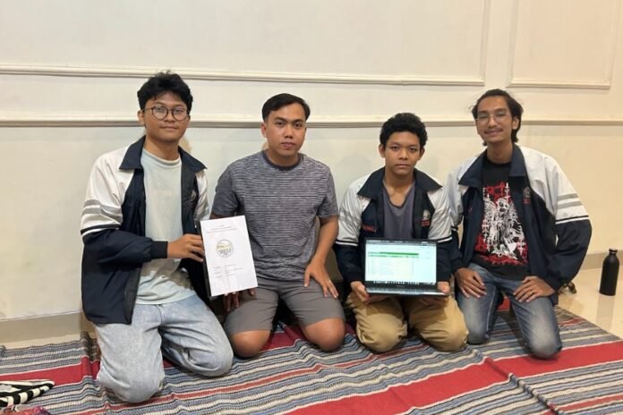 Mahasiswa KKN Tim II Universitas Diponegoro (Undip) yang bertugas di Desa Repaking merancang program pembuatan sistem pencatatan keuangan bank sampah berbasis kas.