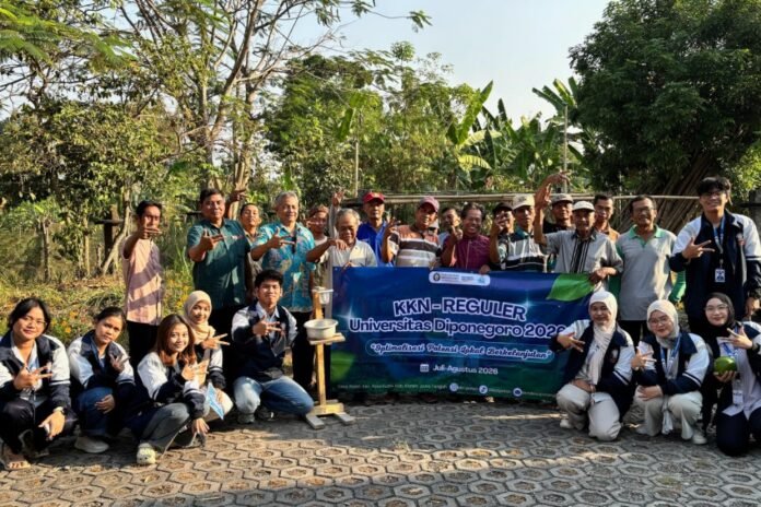 Tim II Kuliah Kerja Nyata (KKN) Universitas Diponegoro (UNDIP) Tahun 2026 memperkenalkan Solar Light Insect Trap Sederhana, teknologi tepat guna berbasis energi surya untuk mendukung pengendalian hama pertanian, kepada Kelompok Tani Desa Polan