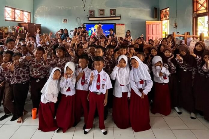 Mahasiswa KKN UNDIP menggelar kegiatan psikoedukasi pengenalan emosi dini (emotional awareness) bagi siswa-siswi SD Negeri Kebumen, Desa Kebumen, Kecamatan Tulis