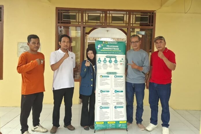 mahasiswa Kuliah Kerja Nyata (KKN) Universitas Diponegoro menggelar sosialisasi pada Senin (3/8) pukul 10.00 WIB di Kantor Desa Kendaldoyong untuk memperkuat peran Kepala Dusun (Kadus) sebagai saluran utama informasi pelayanan publik.
