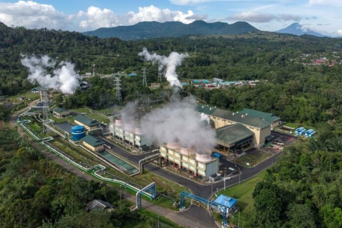 Ilustrasi Pembangkit Listrik Tenaga Panas Bumi (PLTP) Lahendong berkapasitas 80 MW di Tomohon, Sulawesi Utara.