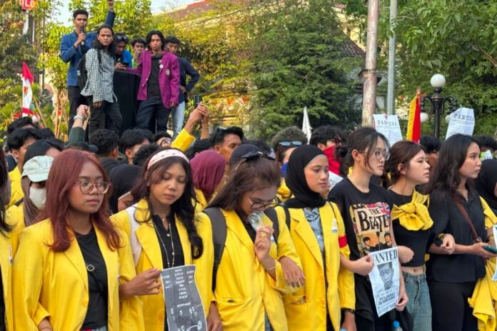 Demo BEM Semarang Raya (BEM Sera) Rabu (26/8/2026). (Foto: Kamal)