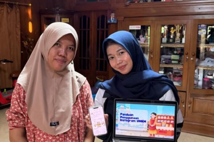 mahasiswa Kuliah Kerja Nyata (KKN) Universitas Diponegoro melaksanakan kegiatan edukasi dan pendampingan bagi pelaku UMKM