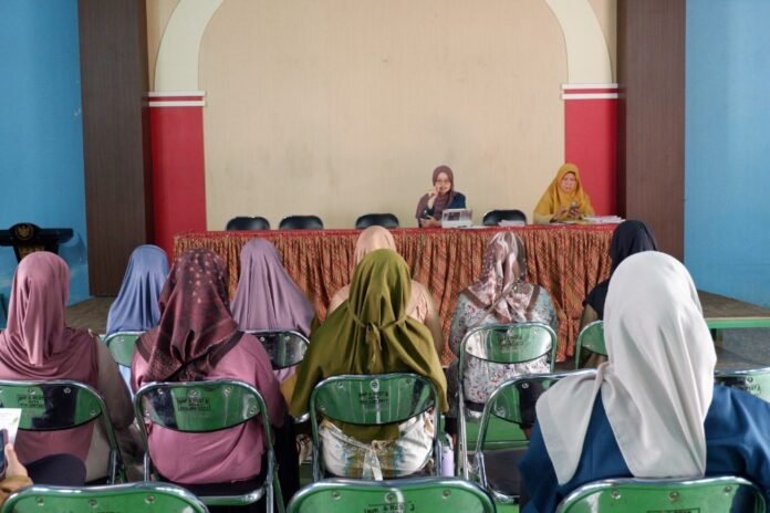 Mahasiswa Kuliah Kerja Nyata (KKN) Reguler Tim II Universitas Diponegoro yang ditempatkan di Desa Jirapan, Kecamatan Masaran, Kabupaten Sragen, mengadakan program kerja yaitu edukasi gizi yang bertajuk 