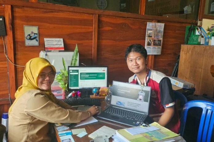Mahasiswa Kuliah Kerja Nyata (KKN) Universitas Diponegoro melaksanakan program multidisiplin berupa pengembangan website Desa Gebugan