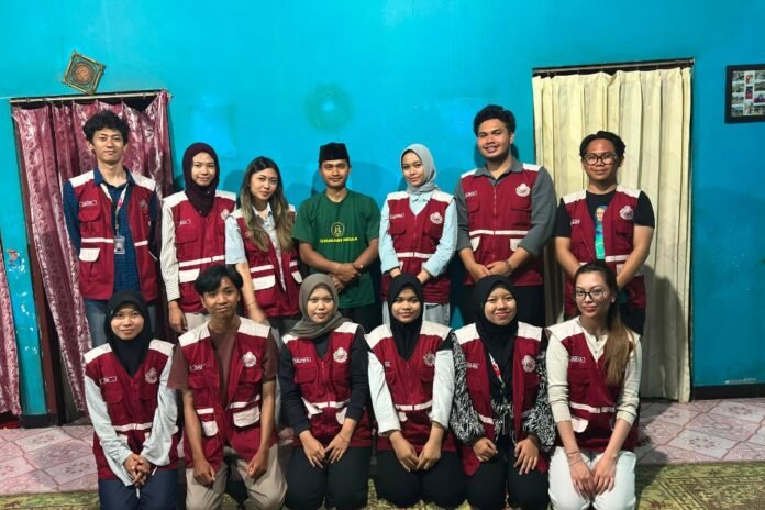 Mahasiswa Kuliah Kerja Nyata Tematik (KKN-T) Universitas Diponegoro (Undip) mendampingi Sanggar Tari Among Rasa Atunggal di Desa Gebugan
