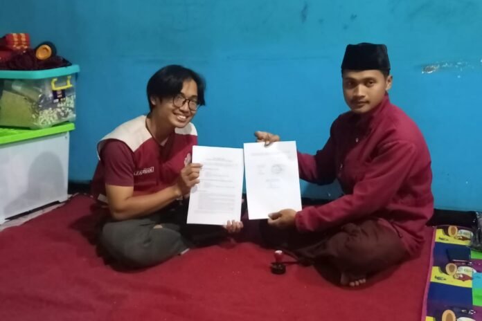 mahasiswa Kuliah Kerja Nyata Tematik (KKN-T) Universitas Diponegoro (UNDIP) Tim II Periode 2025/2026 menginisiasi program edukasi dan pendampingan penyusunan surat kemitraan strategis atau business to business (B2B) antara pelaku UMKM dan komunitas seni di Desa Gebugan