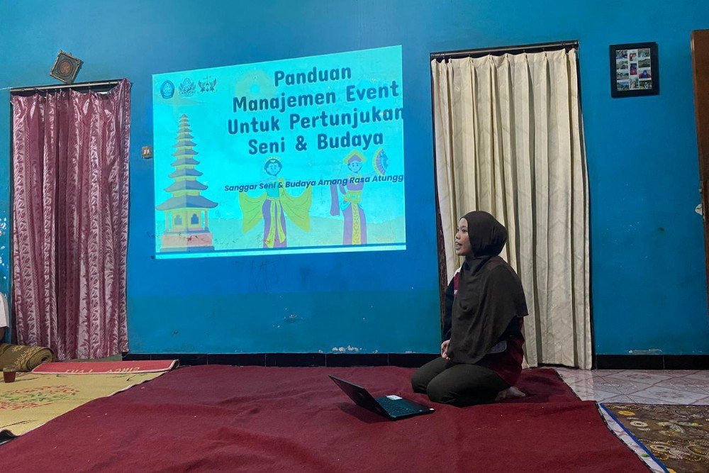 KKN UNDIP mahasiswa KKN Tematik 84 Universitas Diponegoro (KKN-T 84) dalam mendampingi Sanggar Seni Budaya Among Rasa Atunggal di Desa Gebugan, Kecamatan Bergas