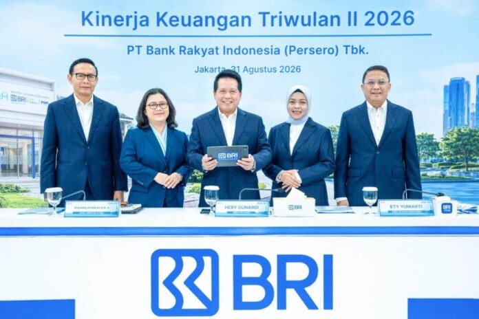 Direktur Utama BRI Hery Gunardi yang didampingi oleh Wakil Direktur Utama BRI Viviana Dyah Ayu R.K, Direktur Network & Retail Funding BRI Aquarius Rudianto, Direktur Finance & Strategy BRI Achmad Royadi dan Direktur Manajemen Risiko BRI Ety Yuniarti dalam pemaparan kinerja yang digelar di Kantor Pusat BRI, Jakarta (31/8/2026).