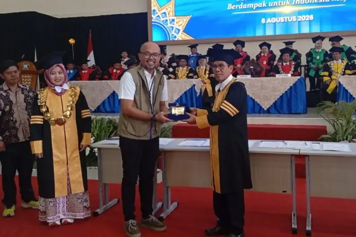 Wakil Pemimpin Wilayah Perum Bulog Kanwil Jawa Tengah, Gandi Prarista kolaborasi dengan dunia pendidikan melalui penandatanganan nota kesepahaman (MoU) bersama Politeknik Negeri Semarang (Polines). (Foto : Dok JN)