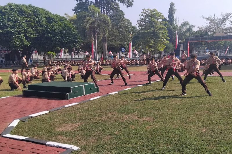 Atraksi anggota Pramuka Kwarcab dalam rangka Hari Pramuka ke 65. Atraksi anggota Pramuka Kwarcab dalam rangka Hari Pramuka ke 65.