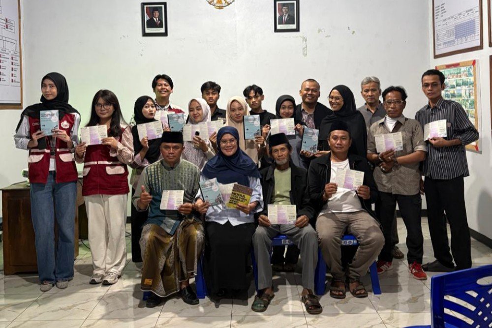 KKN UNDIP Mahasiswa KKN dari Universitas Diponegoro menginisiasi sebuah inovasi berupa pemanfaatan skema sponsorship sebagai alternatif solusi pendanaan sekaligus strategi promosi unit usaha BUMDes Desa Gebugan.