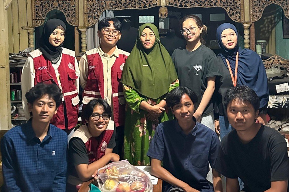 KKN UNDIP mahasiswa Kuliah Kerja Nyata (KKN) Tematik 84 Universitas Diponegoro merancang dan menyerahkan Sistem Quality Control Berbasis Checklist kepada Ibu Atikah, pemilik Kristy Collection.
