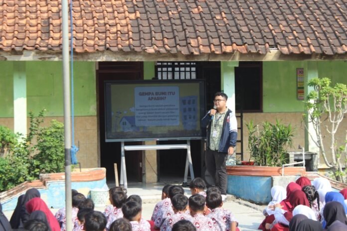 Mahasiswa KKN-R Desa Jerukan, Kecamatan Juwangi, Kabupaten Boyolali tahun 2026 dari Universitas Diponegoro telah menyelesaikan salah satu program Sosial Kemasyarakatan yaitu “Jishin Taisaku: Siap Siaga Gempa” di SD Negeri 1 Jerukan