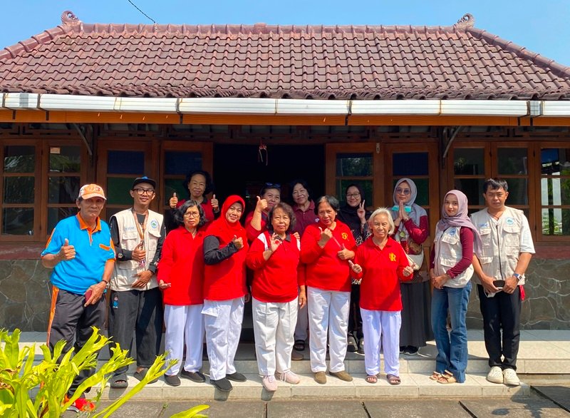 KKN UPGRIS Mahasiswa KKN UPGRIS bersama warga RW 1 Panjang Ambarawa