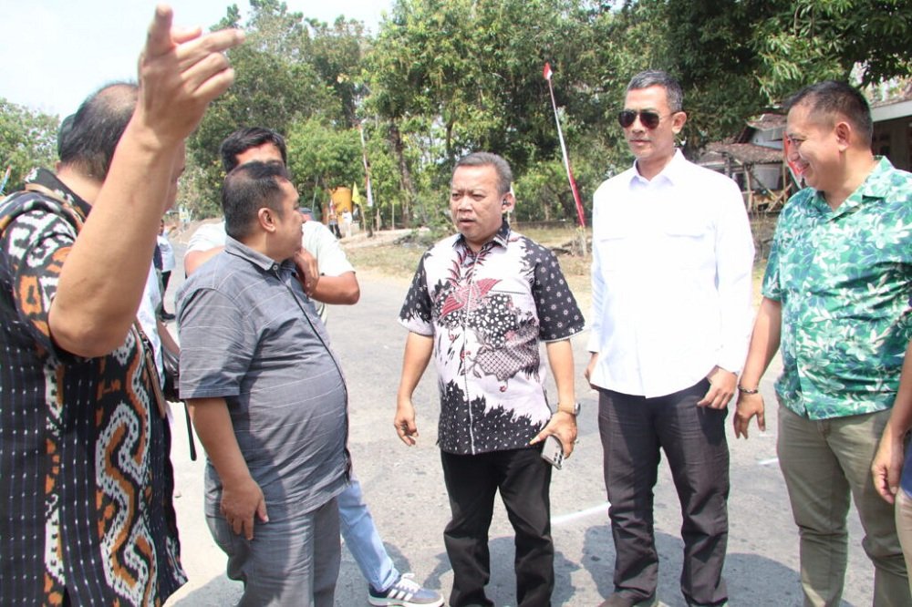 Jalan Sragen 2 Komisi D DPRD Provinsi Jateng memantau proyek Jalan Galeh–Ngrampal di Kabupaten Sragen, Selasa (4/8/2026). (foto azam hanif adin)