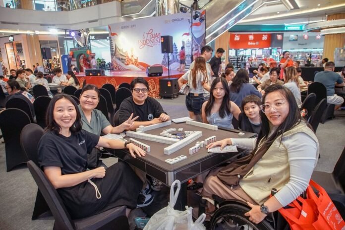 Harmony in Tiles yang digelar Mamajong Community bersama Rotary Club of Semarang Bimasena di Atrium Atlas, Queen City Mall Semarang.