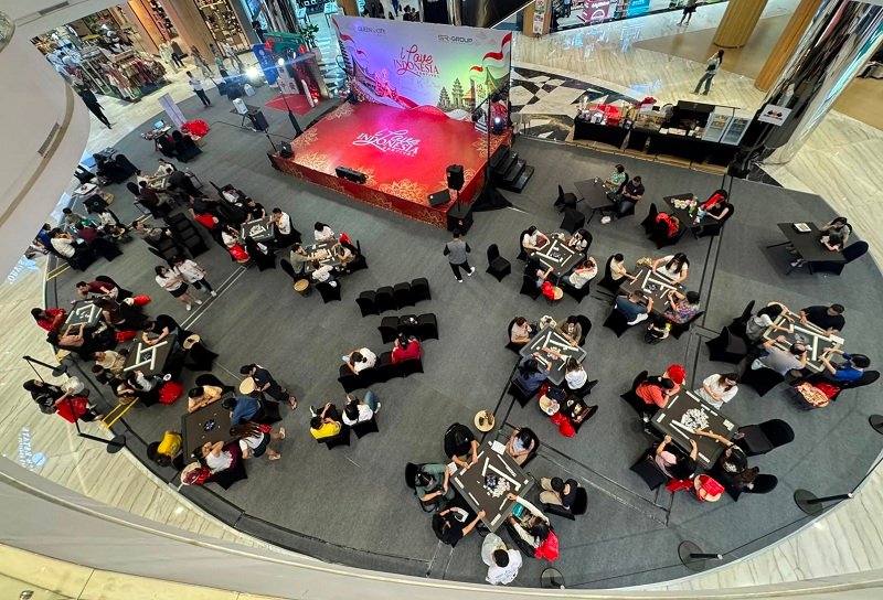 Harmony in Tiles yang digelar Mamajong Community bersama Rotary Club of Semarang Bimasena di Atrium Atlas, Queen City Mall Semarang.