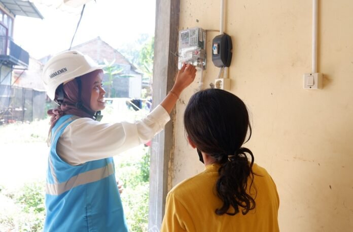 Listrik gratis di Keluarga Wagimin yang tinggal di Soka RT 11 RW 07, Kelurahan Sidorejo Lor, Kecamatan Sidorejo, Kota Salatiga.