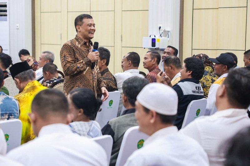 Gubernur Jateng Ahmad Luthfi Gubernur Jateng Ahmad Luthfi ketika bertemu Sedulur Paguyuban Jawa Tengah Gayeng Tenan (Sapu Jagat) di Rumah Dinas Wakil Gubernur Kalimantan Timur, Samarinda, Rabu (5/8/2026)