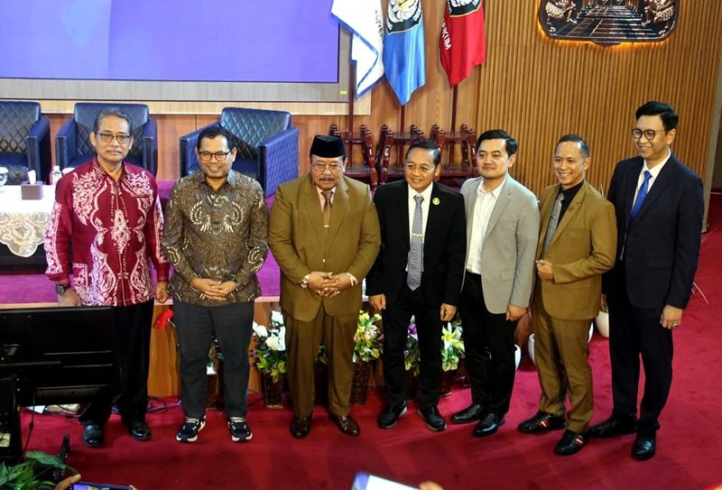 Ketua DPC Peradi Semarang Kairul Anwar dan nara sumber seminar nasional bertema Desain Sistem Peradilan Pidana dalam Perspektif KUHP dan KUHAP Indonesia di Gedung Samiaji Soerjotjakoro SH Undip Ketua DPC Peradi Semarang Kairul Anwar dan nara sumber seminar nasional bertema Desain Sistem Peradilan Pidana dalam Perspektif KUHP dan KUHAP Indonesia di Gedung Samiaji Soerjotjakoro SH Undip, Jumat (7/8/2026).