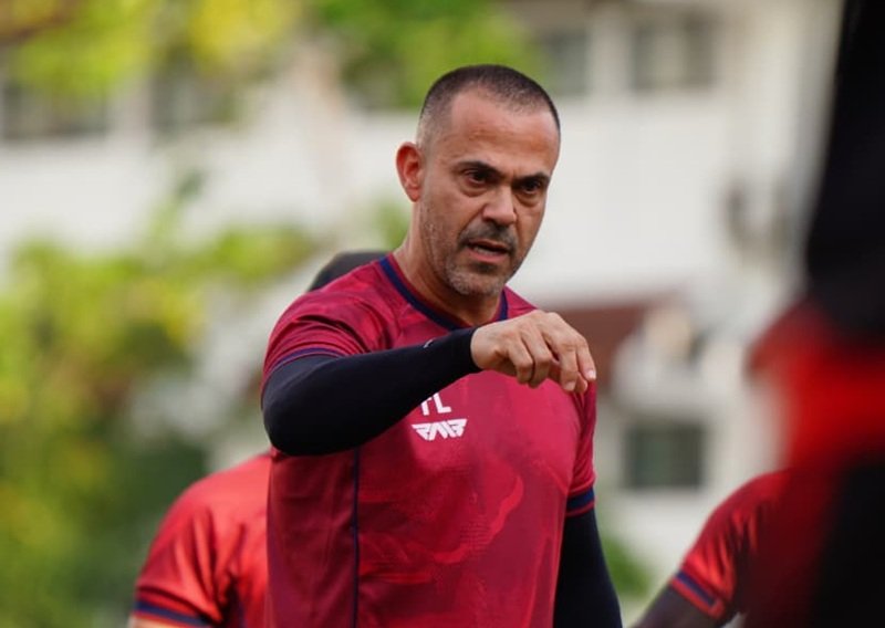 Fabio Lefundes Java United FC Fabio Lefundes ketika melatih