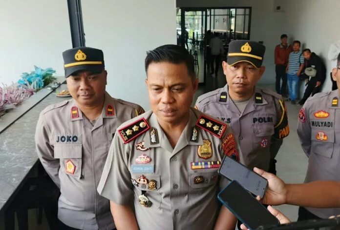 Kapolres Karanganyar AKBP Arman Sahti saat memberikan keterangan kepada wartawan.