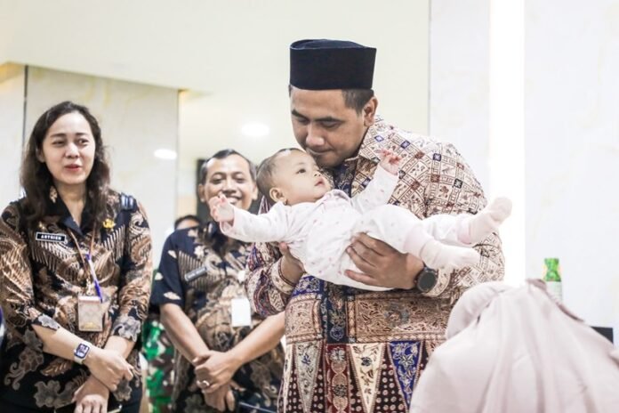 Wakil Gubernur Jawa Tengah Taj Yasin Maimoen ketika meninjau langsung penerapan layanan fast track di RSUD Dr Moewardi,
