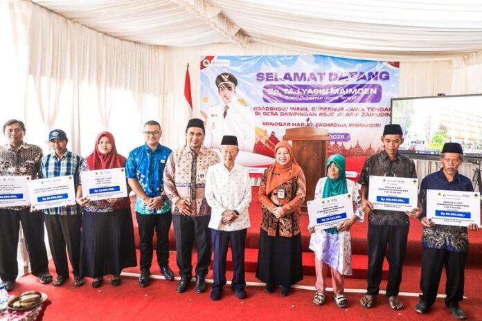 Wakil Gubernur Jateng Taj Yasin Maimoen ketika meninjau pelaksanaan program di Wonogiri