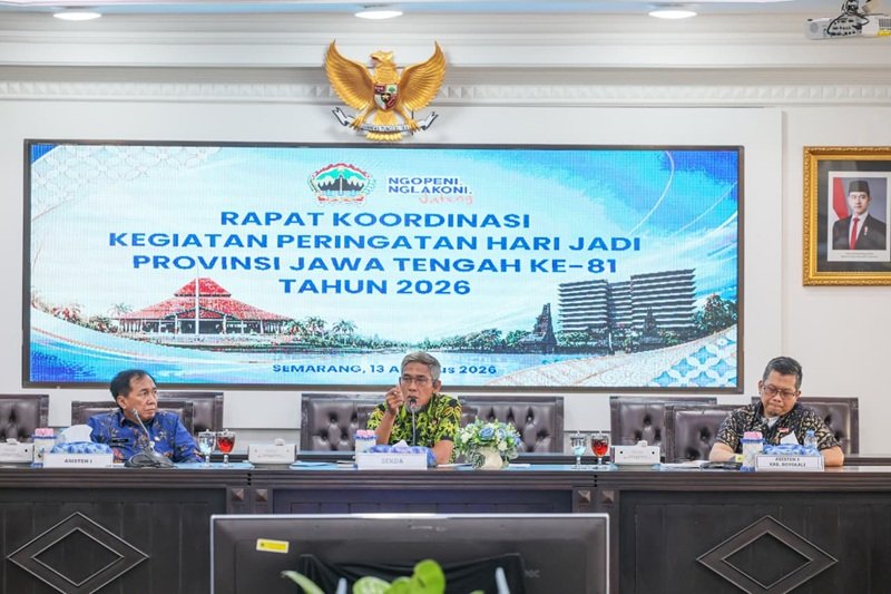 Sekda Jateng Sumarno ketika memimpin rapat persiapan Hari Jadi Jawa Tengah di Gedung B Lantai 5 Kantor Gubernur Jawa Tengah Sekda Jateng Sumarno ketika memimpin rapat persiapan Hari Jadi Jawa Tengah di Gedung B Lantai 5 Kantor Gubernur Jawa Tengah.