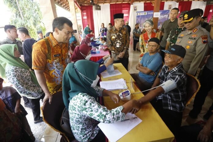 Gubernur Jateng Ahmad Luthfi ketika meninjau program Speling (Foto:ist)