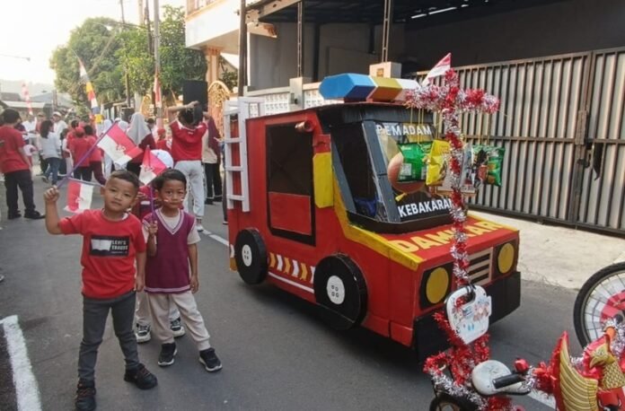 Salah satu sepeda hias Damkar di lingkungan Menoreh Timur RT 01/RW 04 Sampangan Gajahmungkur Semarang