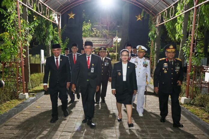 Sekda Jateng Sumarno ketika Apel Kehormatan dan Renungan Suci HUT ke-81 Kemerdekaan RI di TMP Giri Tunggal Semarang (Foto:ist)