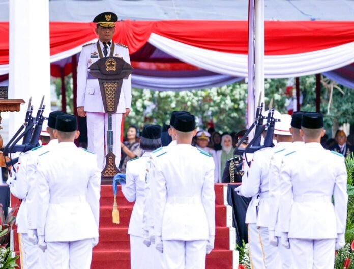 Gubernur Jateng Ahmad Luthfi ketika memimpin Upacara Peringatan HUT ke-81 Kemerdekaan RI di Lapangan Pancasila, Kota Semarang, Senin (17/8/2026).
