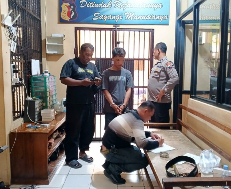 Polisi amankan pelaku Polisi amankan pelaku