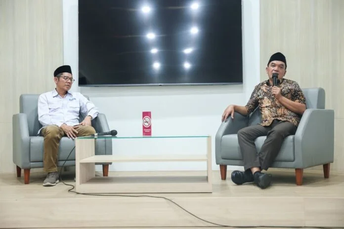 Ketua Lembaga Fasilitasi dan Sinergitas Pesantren (LFSP) Jawa Tengah, Prof Hasyim Muhammad saat jumpa pers di Co Working Space kompleks Kantor Gubernur Jateng, Kota Semarang,
