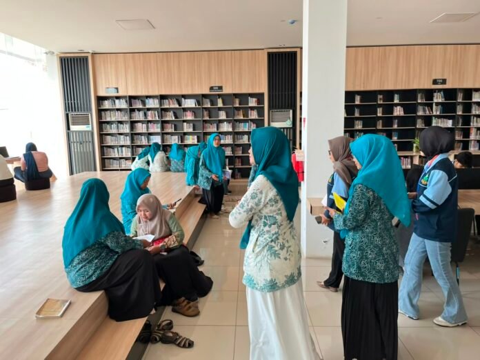 KKN UIN Walisongo membaca