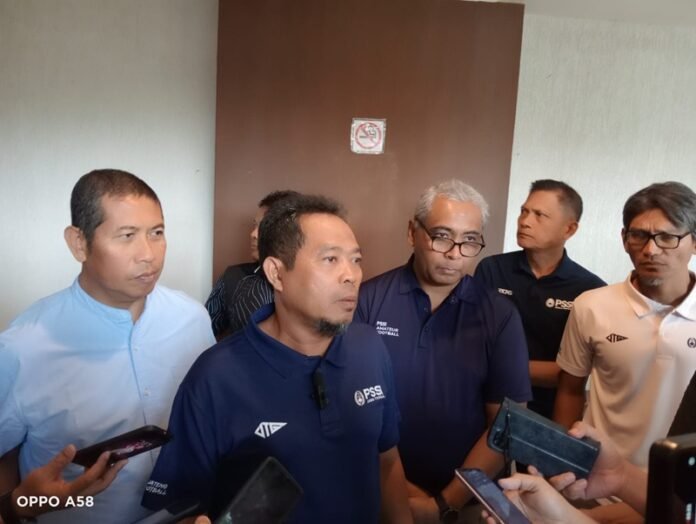 Direktur Kompetisi Asprov PSSI Jateng, Setyo Agung Nugroho ketika berikan keterangan
