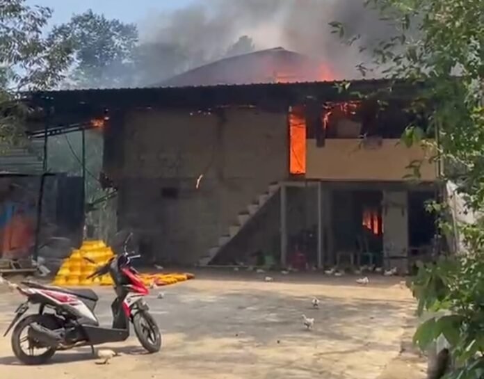 Kandang ayam yang terbakar di Dusun Gendon Genengan Jumantono Karanganyar (Foto:ist)