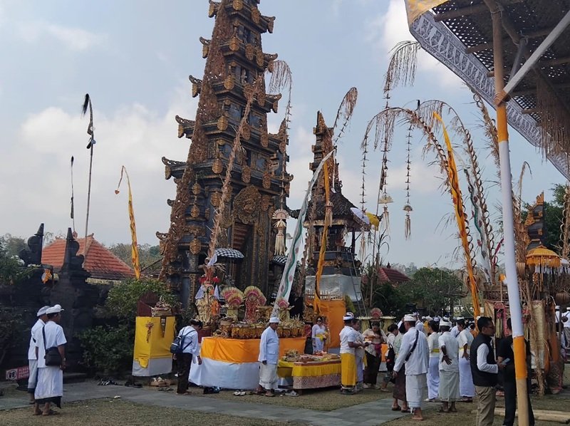 Piodalan Tahun 2026 kembali digelar di Pura Pasekan Agung Karanganyar. Piodalan Tahun 2026 kembali digelar di Pura Pasekan Agung Karanganyar.