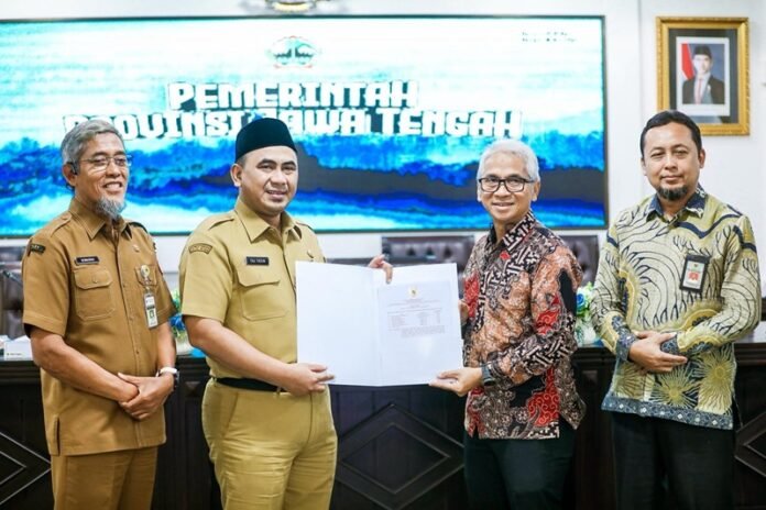 Wakil Gubernur Jateng Taj Yasin Maimoen ketika bersama perwakilan BPK