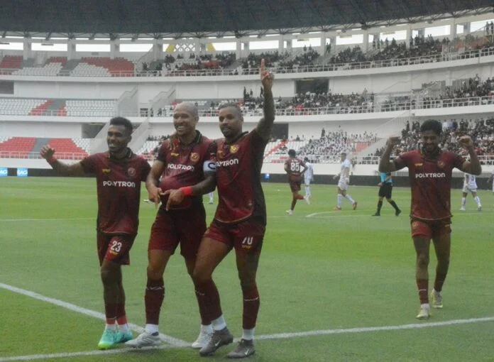 Gustavo Franca dan pemain Java United FC lainnya selebrasi gol