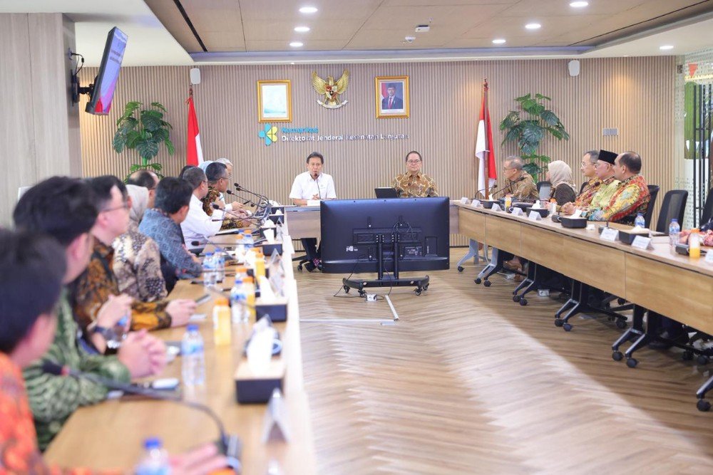 OJK Task Force Penguatan Ekosistem Asuransi Kesehatan melalui Koordinasi Antar Penyelenggara Jaminan (KAPJ), yang ditandai dengan penandatanganan Perjanjian Kerja Sama (PKS) antara perusahaan asuransi dan jaringan/fasilitas rumah sakit di Gedung Adhyatama Kemenkes, Jakarta, Kamis (3/9).