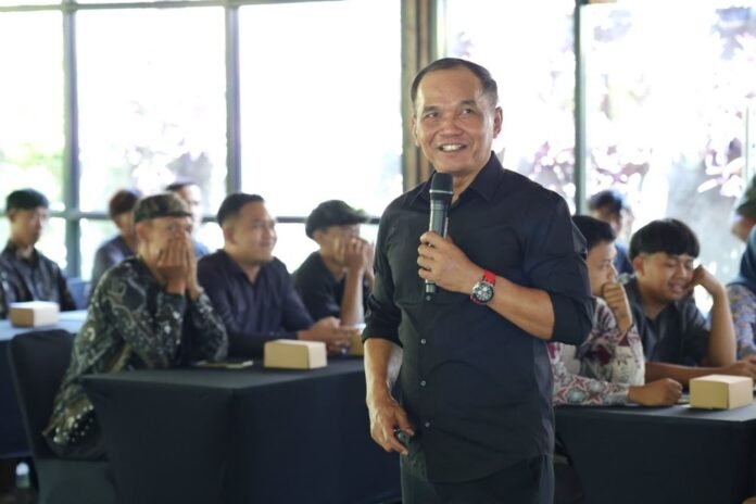 Ketua DPRD Jawa Tengah Sumanto saat menggelar Pelatihan Content Creator dan Afiliator di Kabupaten Karanganyar, belum lama ini. (Foto : Dok DPRD Jateng)