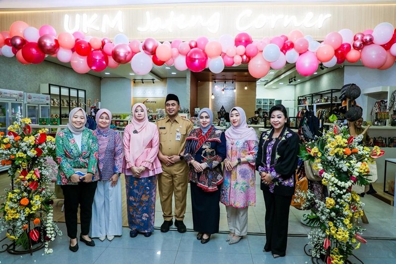 Wakil Gubernur Jateng Taj Yasin Maimoen ketika meresmikan UKM Jateng Corner di Bandara Ahmad Yani Semarang Wakil Gubernur Jateng Taj Yasin Maimoen ketika meresmikan UKM Jateng Corner di Bandara Ahmad Yani Semarang, Selasa (1/9/2026).
