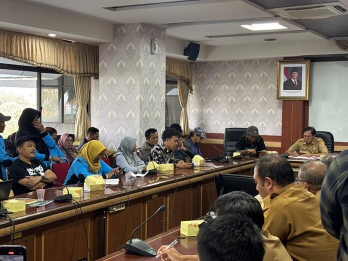 Aliansi Jateng Guyub saat melakukan audiensi dengan Pemerintah Provinsi Jawa Tengah di kantornya, Selasa (1/9/2026).