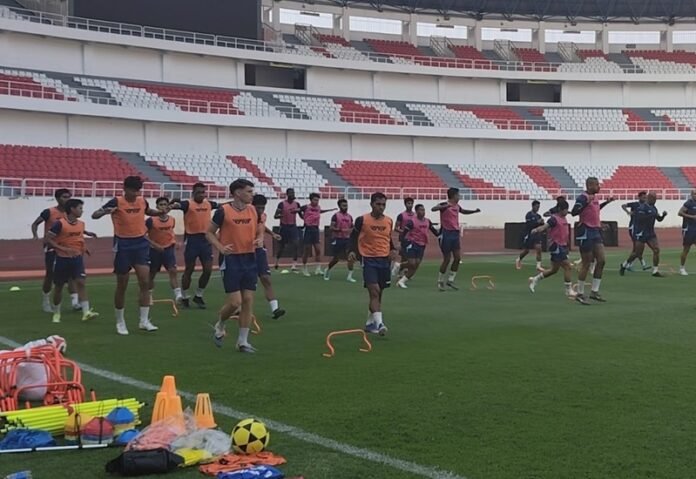 Pemain Java United FC ketika latihan di Stadion Jatidiri Semarang Kamis (3/9/2026)